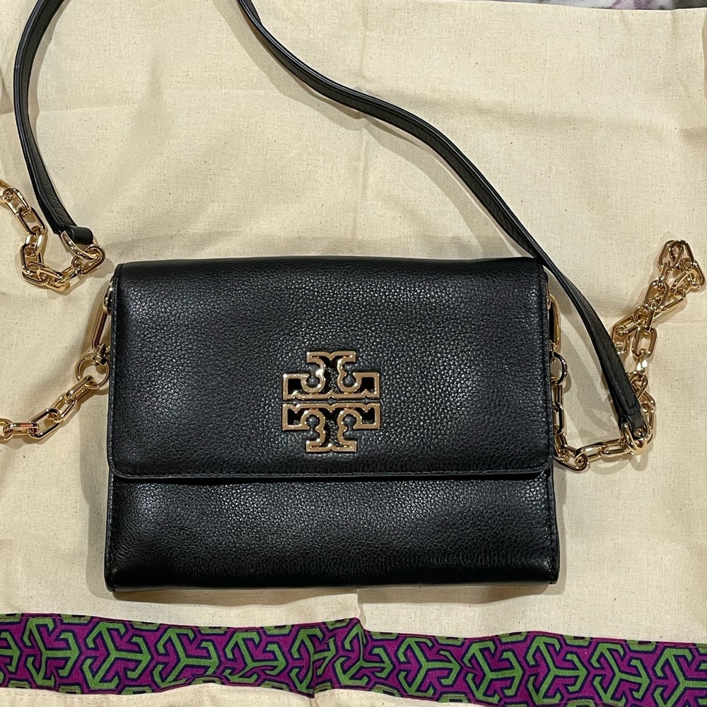 Tory Burch crossbody bag. Wallet on a chain “like new”
